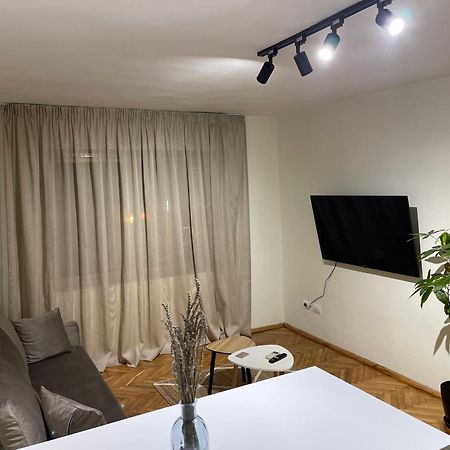 Cozy Apartment, In The Center Of Tirana Exterior photo